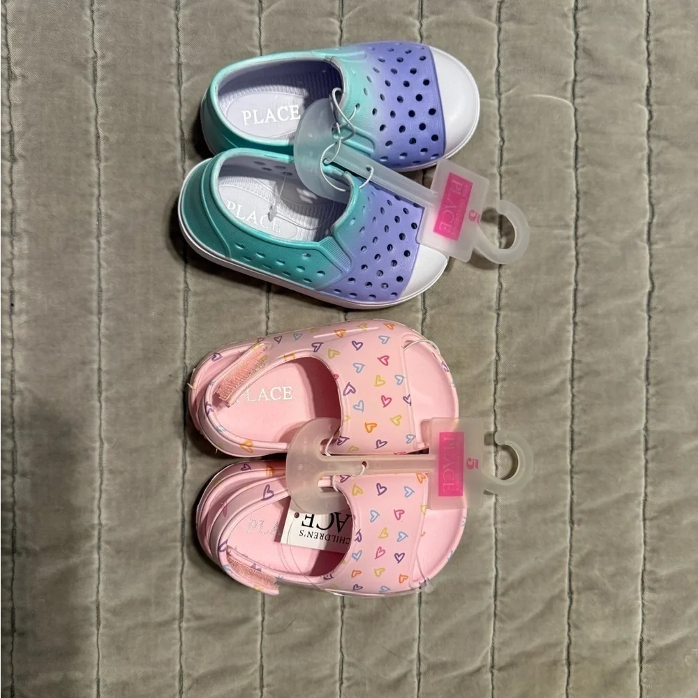 The Children’s Place  Bundle of 2 Kids Gradient Blue and Pink Eva Shoes Size 5